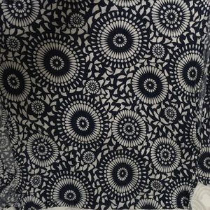 Super cute scarf! Navy blue and white!